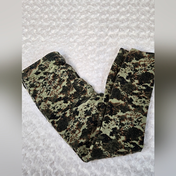 Pilcro Pants - Pilcro Camouflage Corduroy Skinny Pants Size 29 (6074)